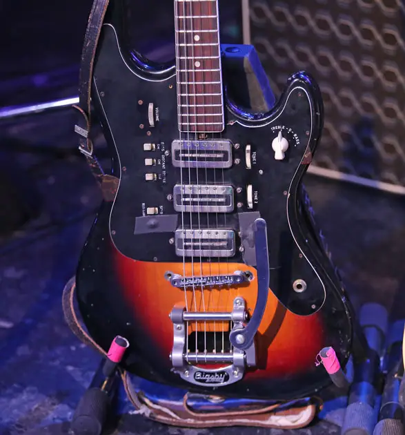 Hofner 176 в «санбёрст» расцветке