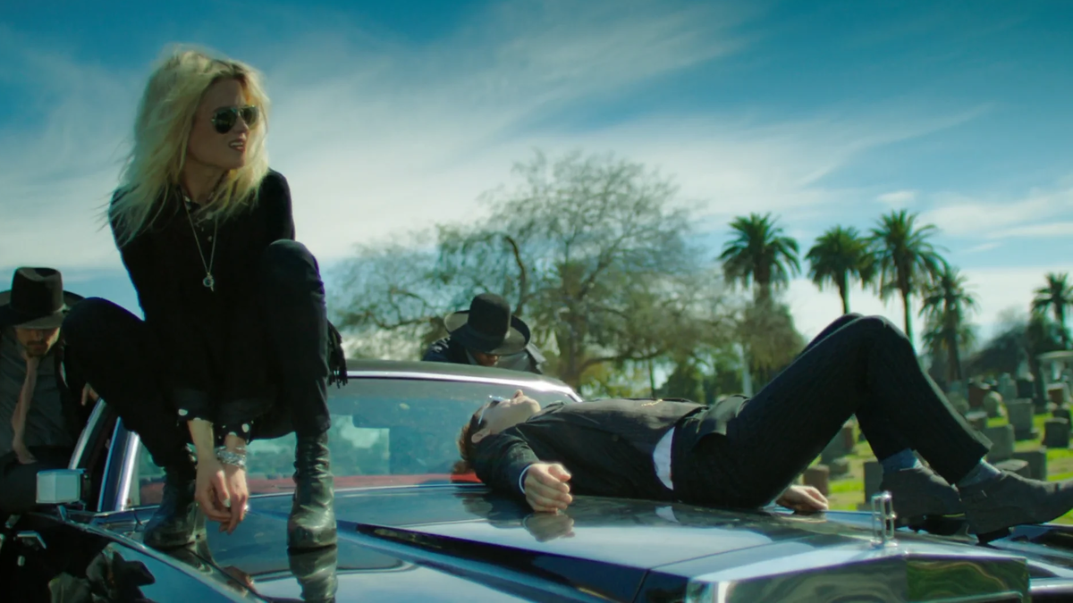 The Kills - Doing It to Death (кадр из клипа)