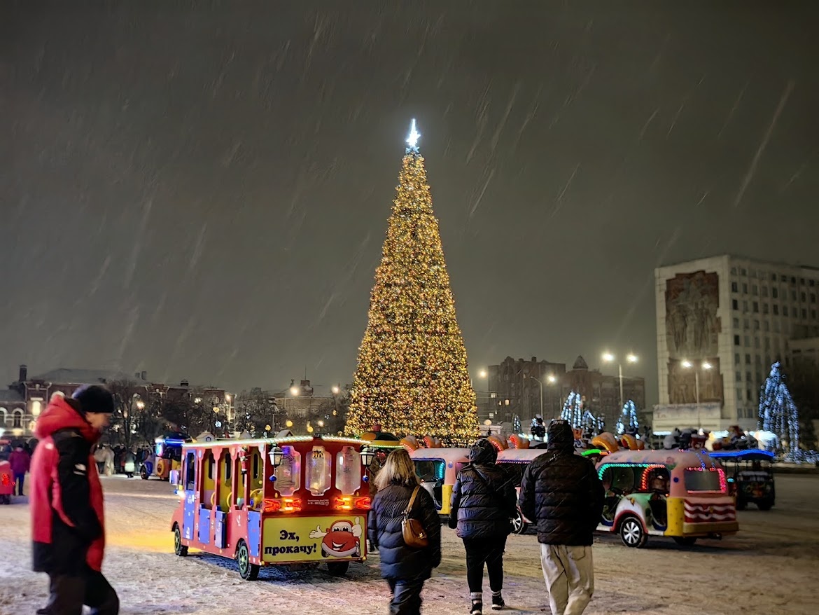 Саратов, Театральная площадь