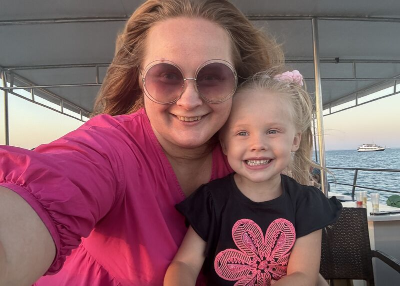 Это потом Анютка задала мне жару, а в первый год я успевала не только работать, но и доучиваться, чтобы перейти на более серьезные позиции.