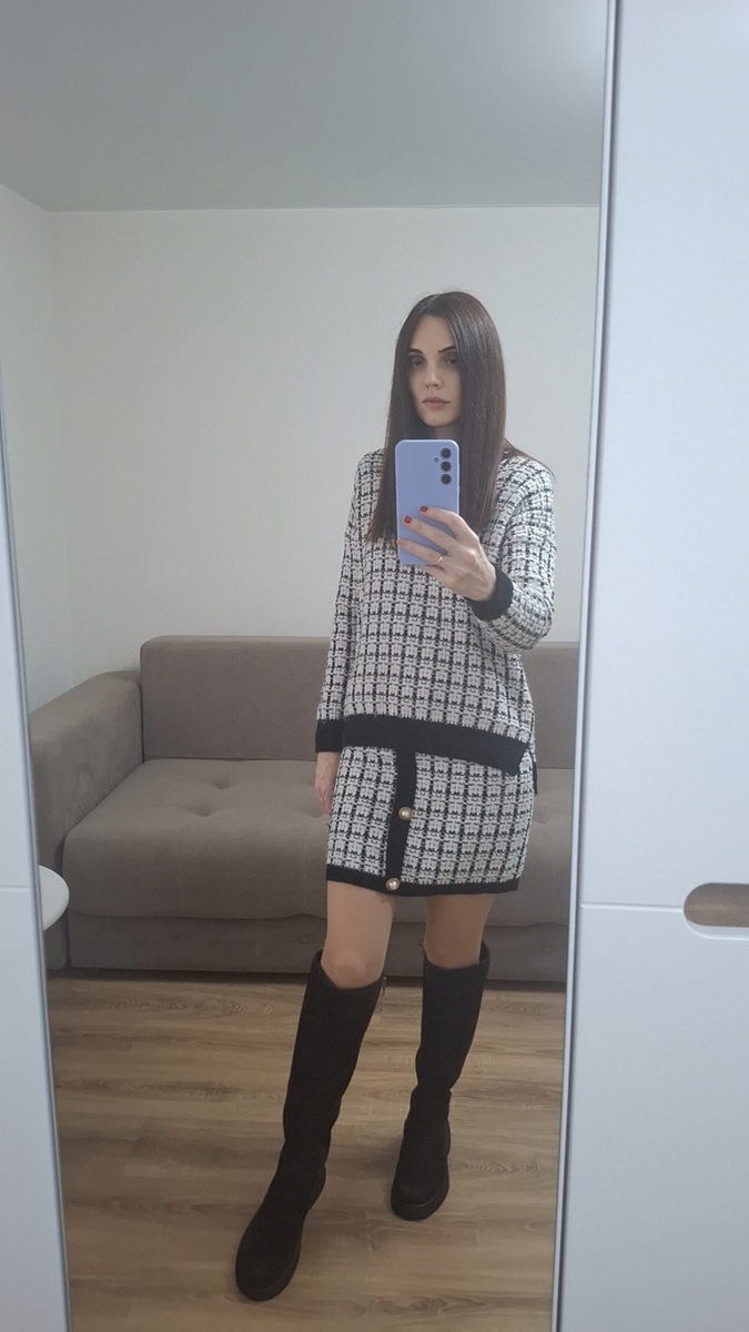 Полный костюм + замшевые сапоги шоколадного цвета