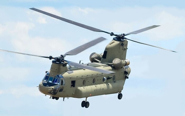 Boeing CH-47 Chinook может вместить до полусотни десантников