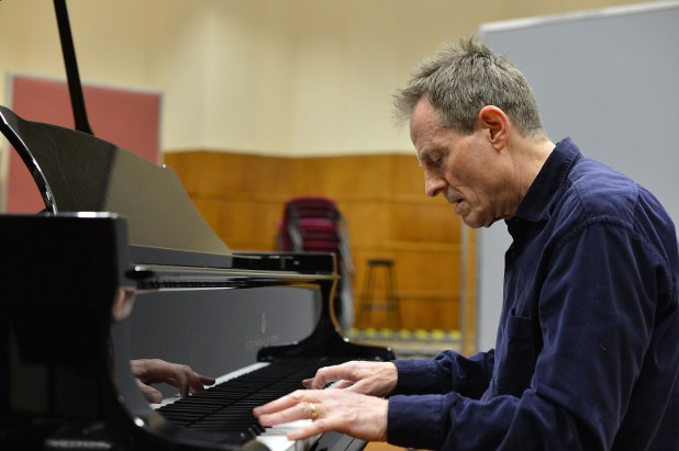 Джонс записывает сессию для Radio 3’s Late Junction в студии Maida Vale Studio 2. Фото: Марк Аллан