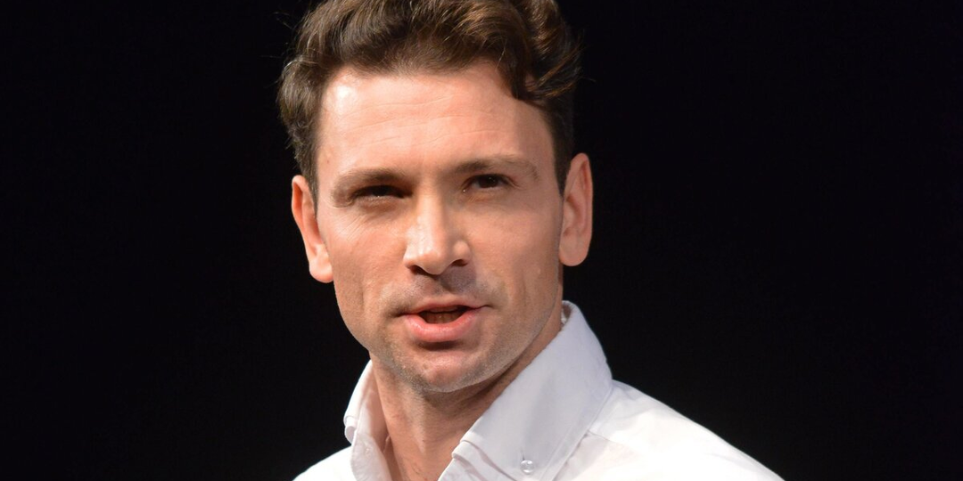 Антон Хабаров: Актер с широким диапазоном ролей и глубоким талантом