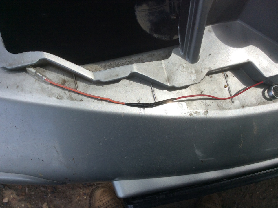 Просто провод с мамой наростил скруткой и изоленты туда. Синей не было …