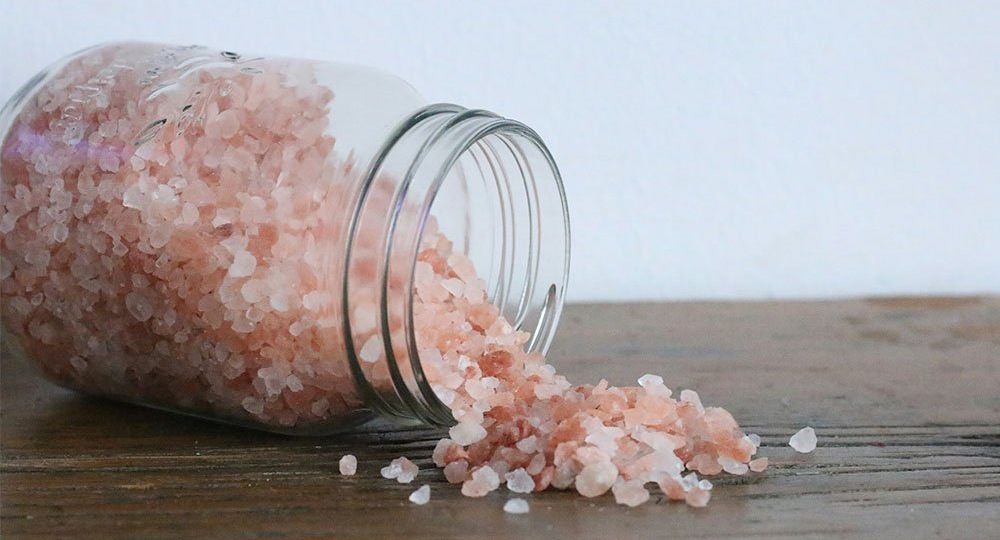 Гималайская соль для ванн: в чём польза и отличие от обычной морской соли?