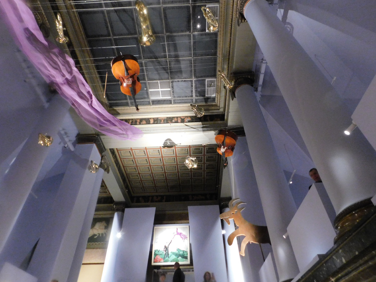 Оформление "входных ворот" выставки Марка Шагала в ГМИИ им. А. С. пушкина. Фото автора.