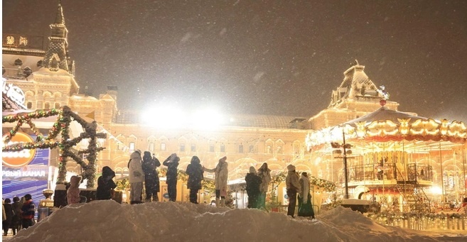 Снежная метель накрыла МосквуИсточник: Татьяна Спиридонова / MSK1.RU