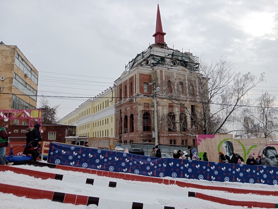    Тюбинговая горка на Полугоре снова работает десять часов в сутки Светлана ВОЛКОВА