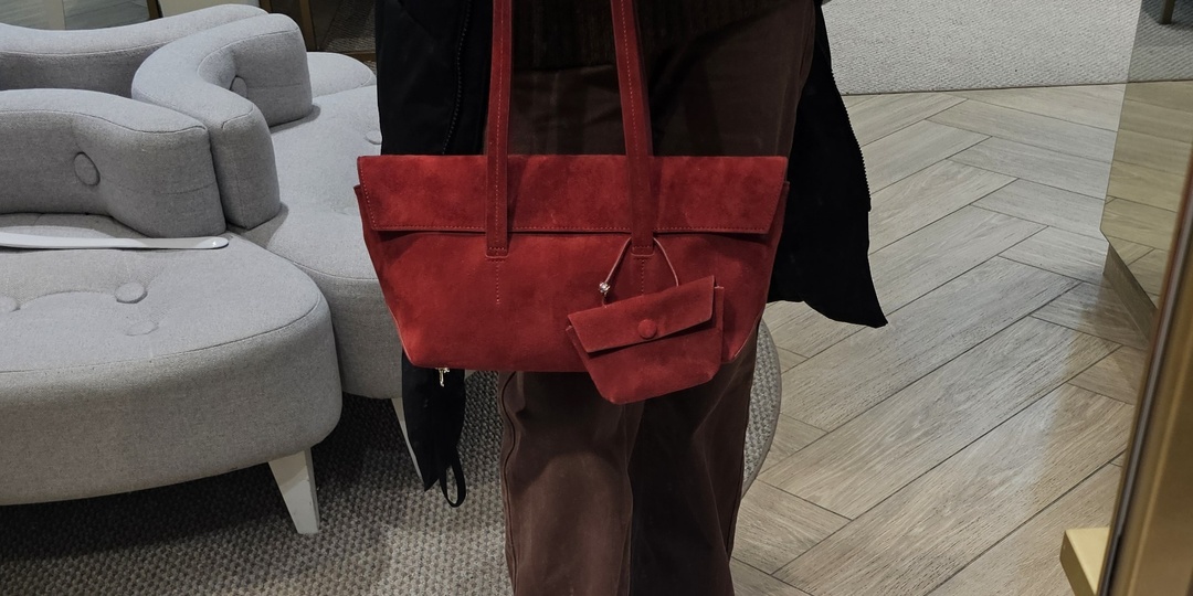 Показываю, что понравилось на распродаже в Ekonika. Обувь и сумки