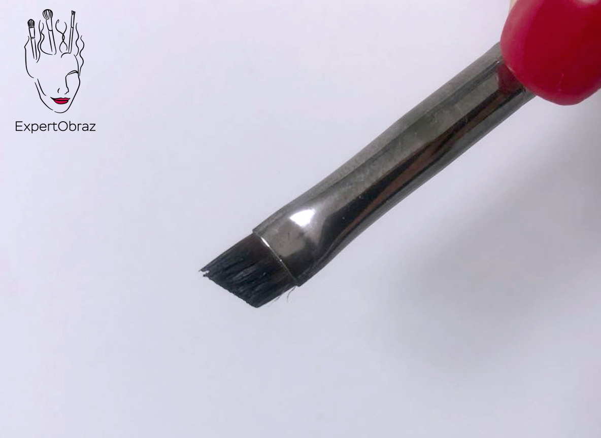 Скошенная кисть, которой я рисовала