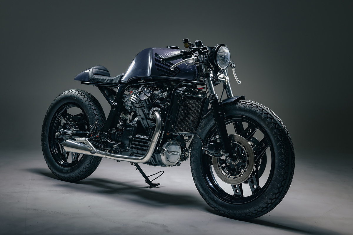 Midnight Rider: минималистичный Honda CX400 Café Racer из Японии