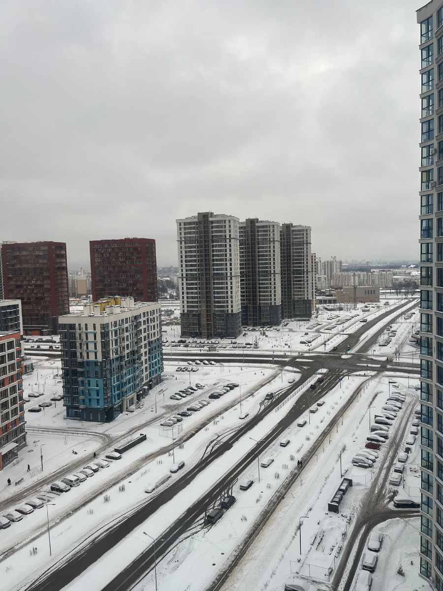 Смотришь на улицу из окна дома на Бали, а вместо пальм и океана снег.