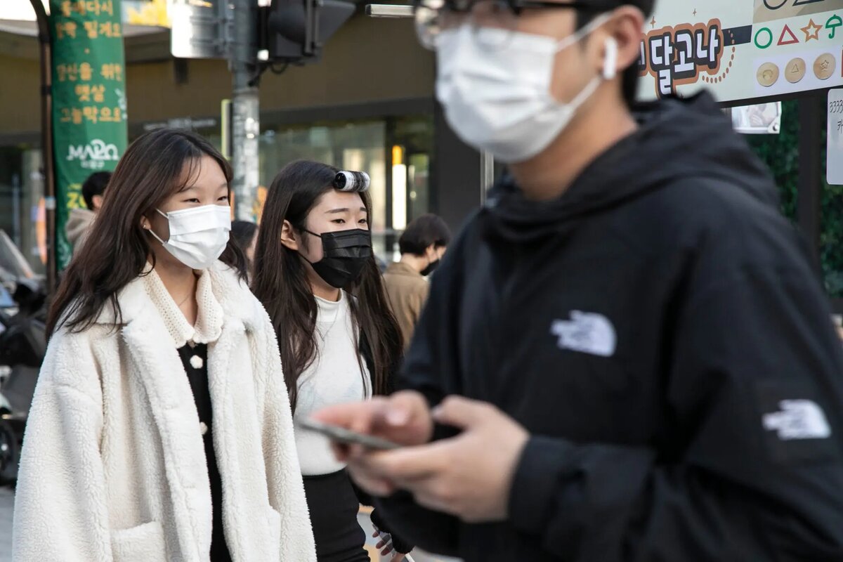 Молодые кореянки в бигуди. Источник: Jean Chung for The New York Times