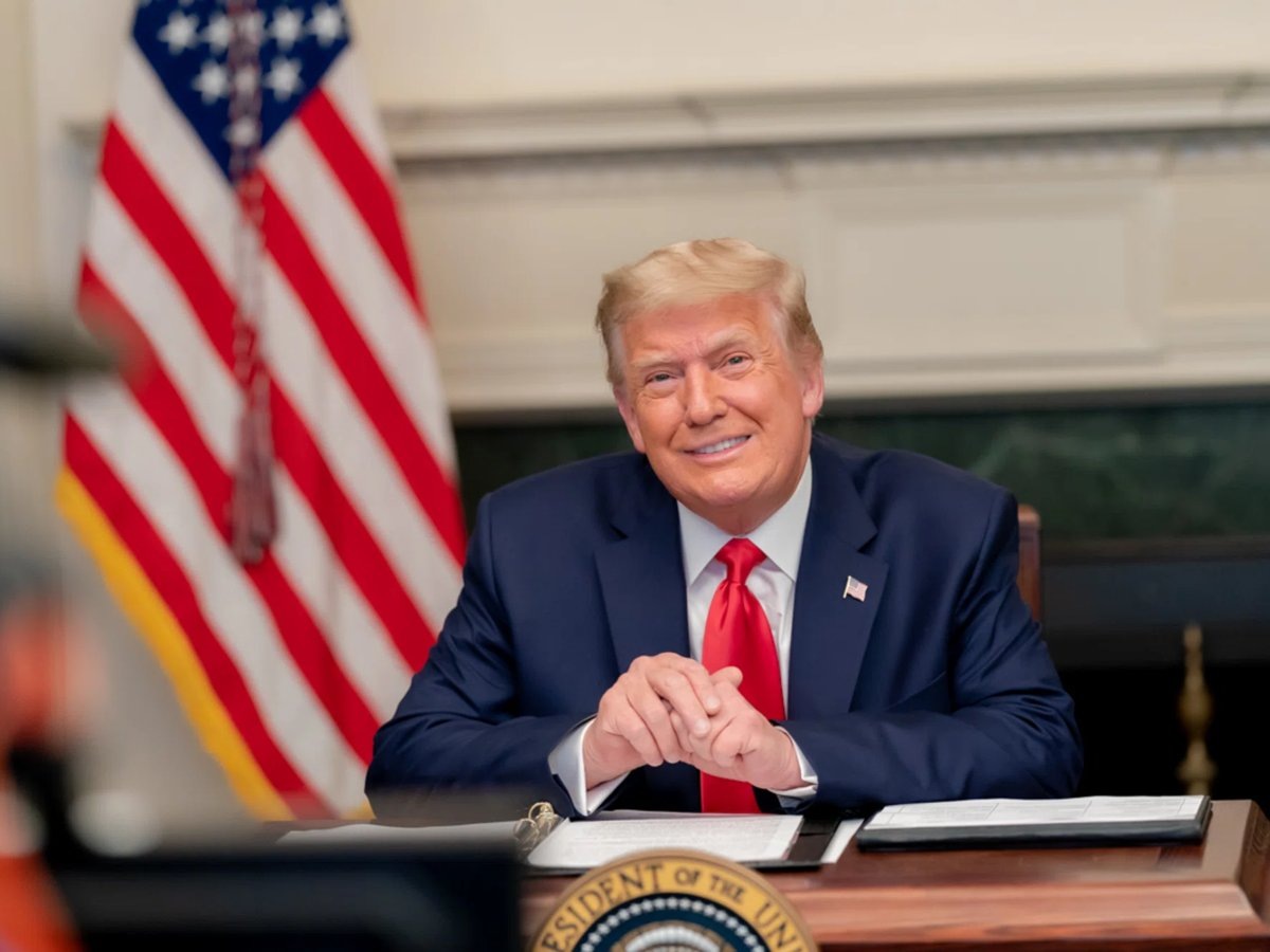     Трамп заявил, что относится с любовью с россиянам и китайцам