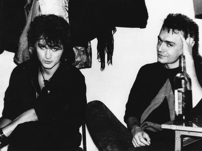 Судя по бутылке, они оба уже "хорошие". ) И явно это не первая и не последняя бутылка. ) 