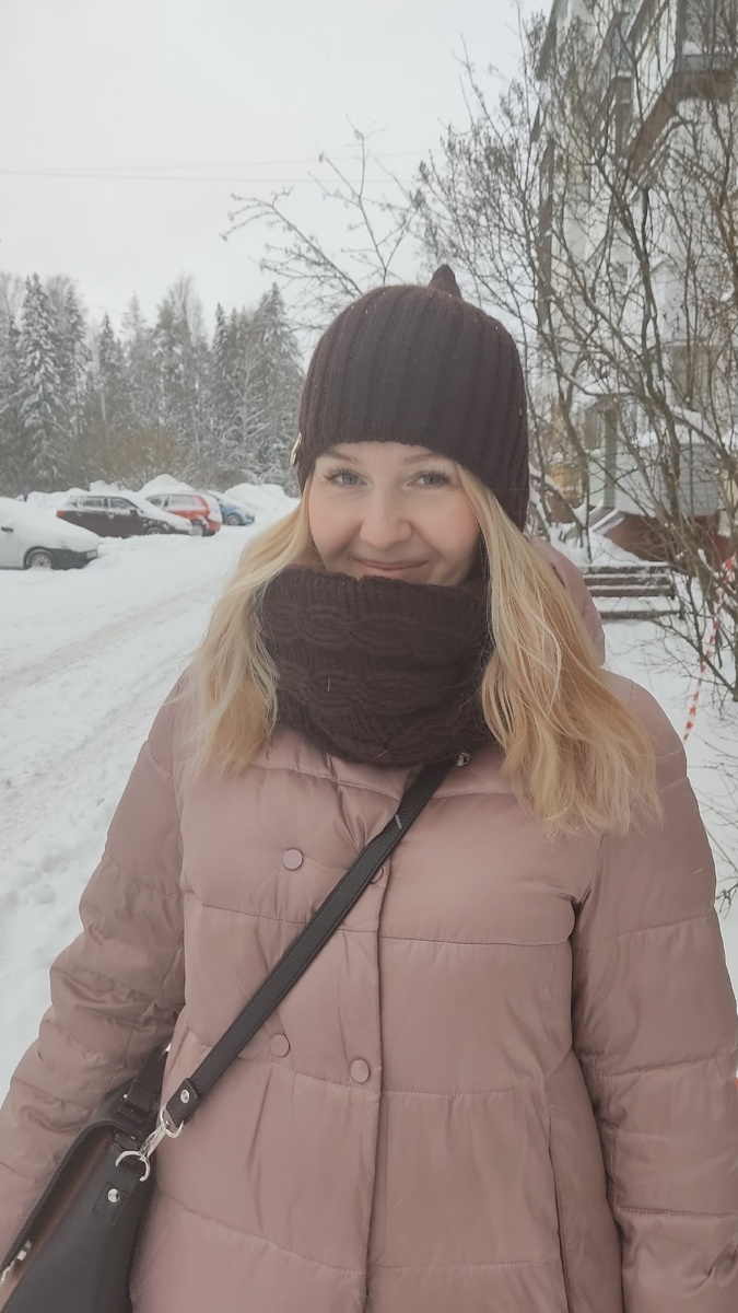 Подобрала снуд на шею в цвет шапки