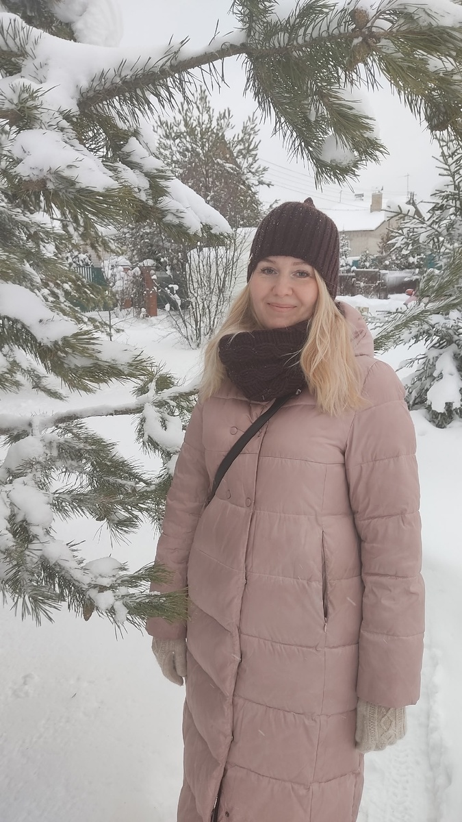 С пуховиком тоже подходит 