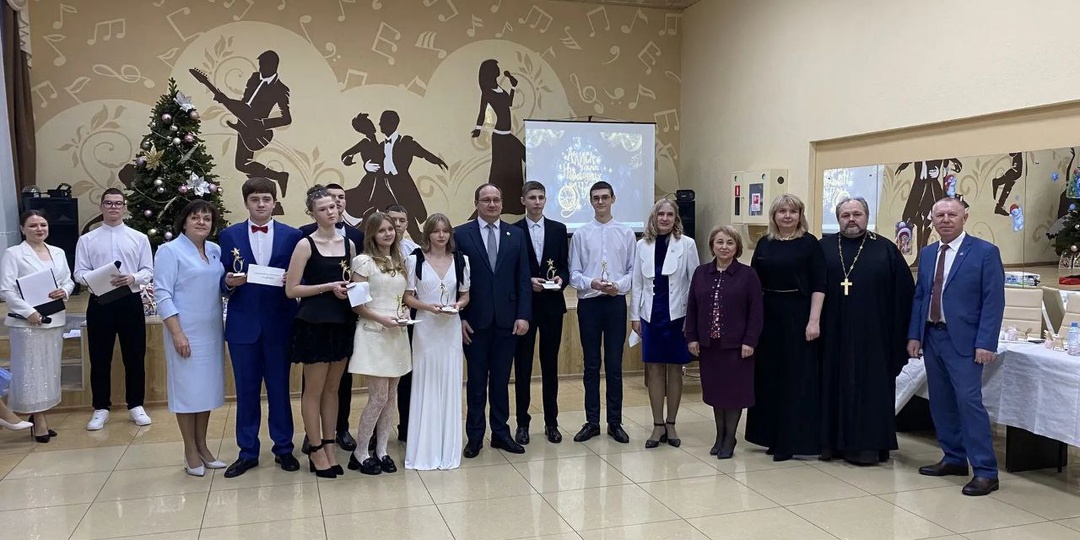 8 января, в дни празднования Рождества Христова в очередной раз состоялся Рождественский бал в районном доме культуры р.п.Шемышейка