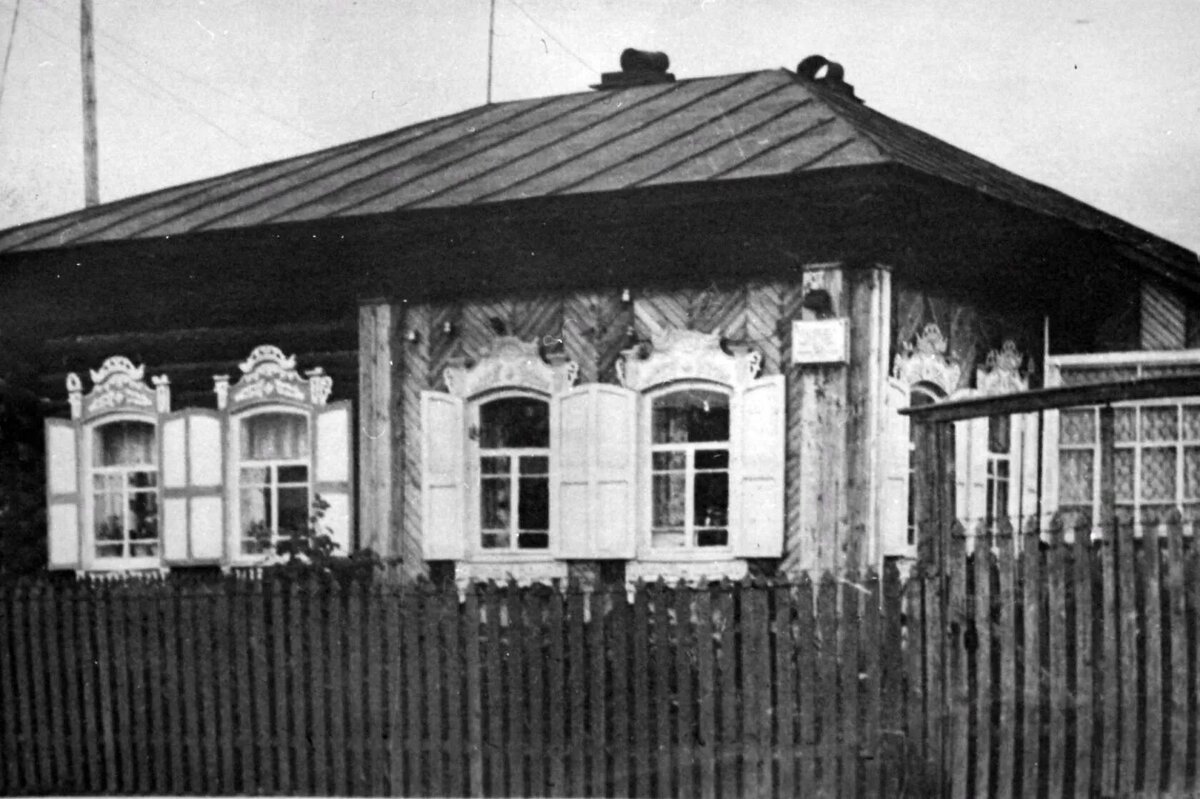 Дом где родился и вырос Н.А. Панов. Поселок Красногвардейский Артемовского района.