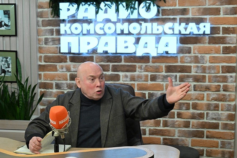    Виктор Сухоруков в студии Радио «Комсомольская правда» Владимир ВЕЛЕНГУРИН