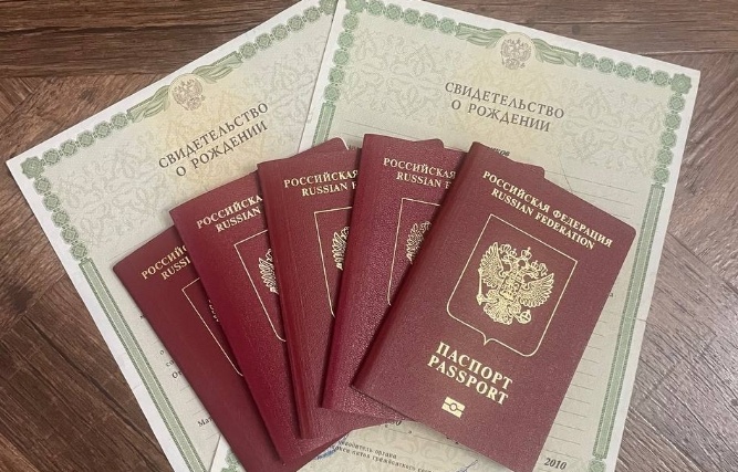 Фото автора. Паспорта РФ, свидетельства о рождении