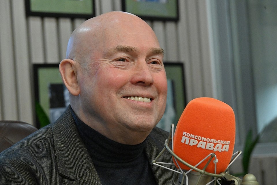    Виктор Сухоруков рассказал, как ездит на метро: «Масочку надеваю. Или шарфик» Владимир ВЕЛЕНГУРИН