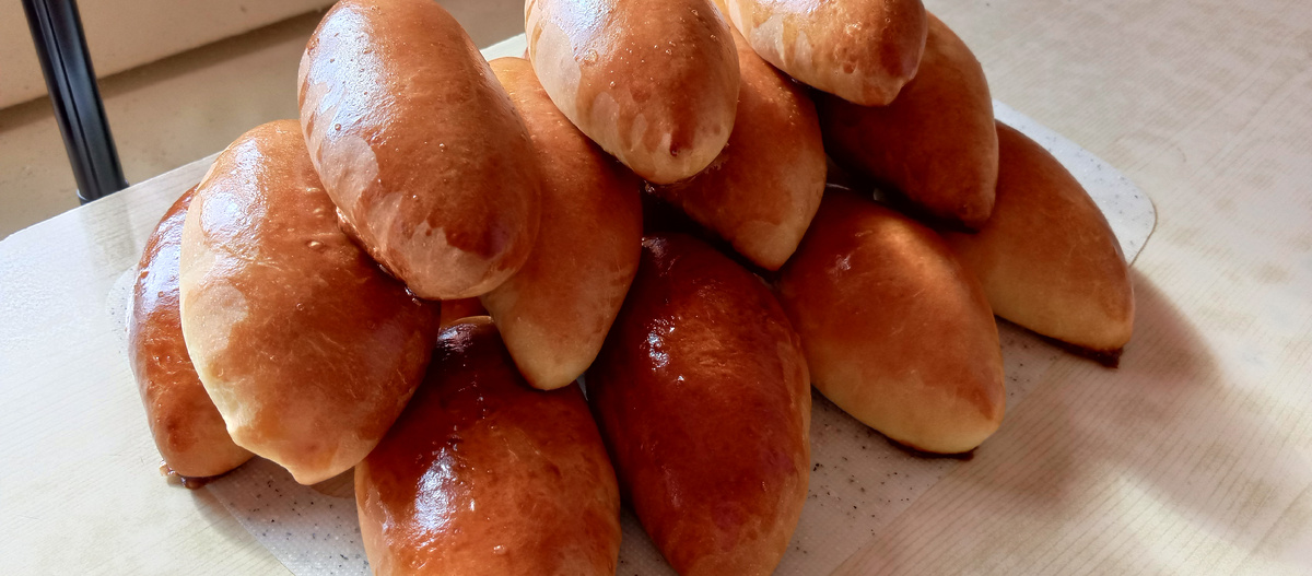 Пирожки в духовке: История и рецепт, от которого пальчики оближешь!

