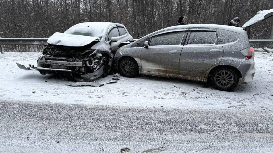     Массовое ДТП произошло из-за непогоды в Приморском крае t.me/УМВД России по Приморскому краю