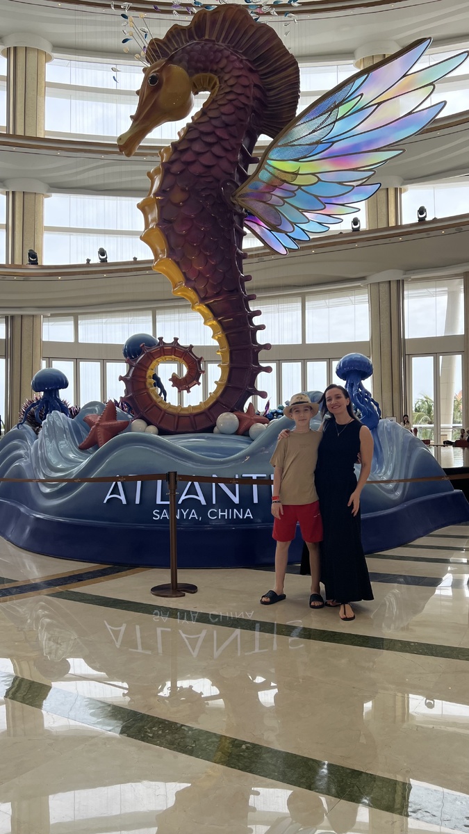 При входе в отель попадаешь сразу в морское царство :)