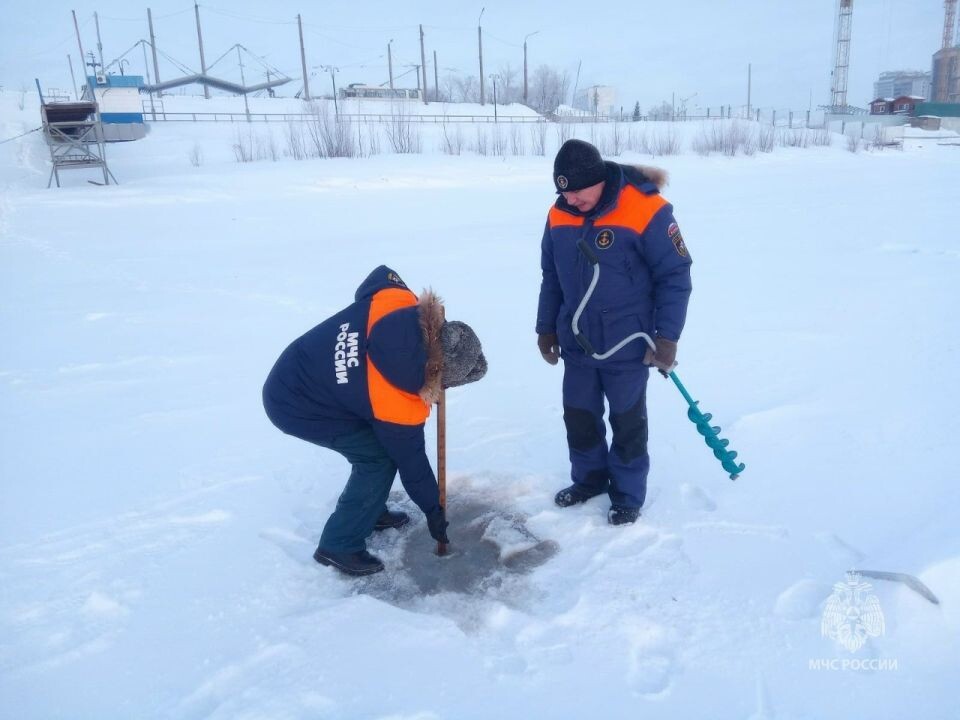    Проверка льда в Барнауле. Источник: МЧС по Алтайскому краю