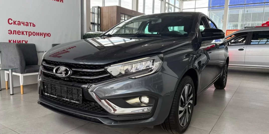 Пришел в салон Лада за новой Вестой с новыми опциями. Посчитал кредит на 3 и 5 лет с первоначальным взносом и решил отказаться