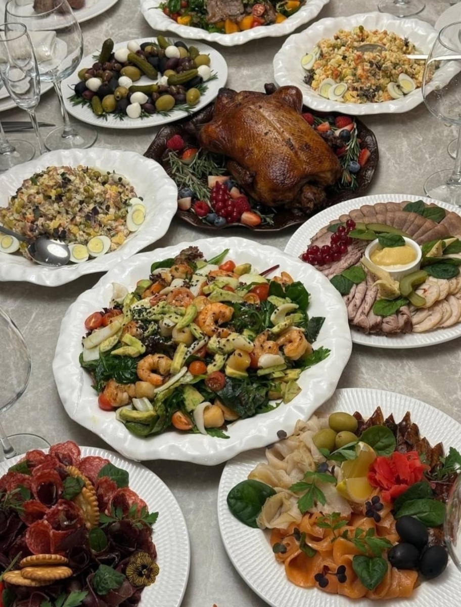 Праздничный стол в семье Петровых