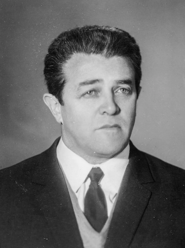 Роман Качанов - режиссер мульсериала получается. Источник 9may-souzmult.tilda.ws