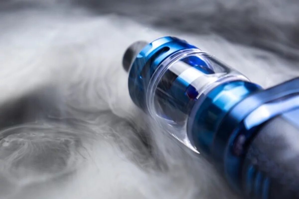    В Хабаровске 17-летний студент забрал вейп у коллеги и попал под статью