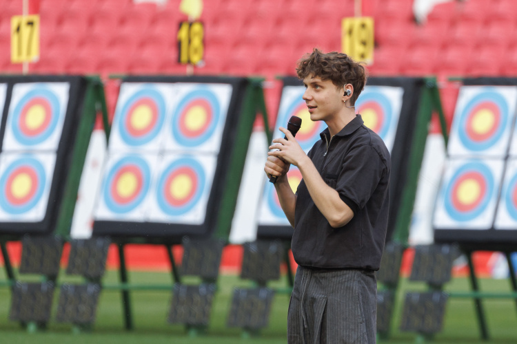    «Истории, как в случае с Дмитриенко, меня положительно удивляют тем, что люди нашли силы — я говорю о лейбле Zion Music Дениса Саттарова и Ирины Щербинской — перезапустить Ваню».   
Фото: «БИЗНЕС Online»