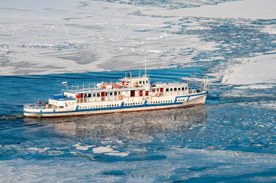    Российский теплоход застрял во льдах Чукотки, но шанс есть: кого отправили на помощь GLOBAL LOOK PRESS