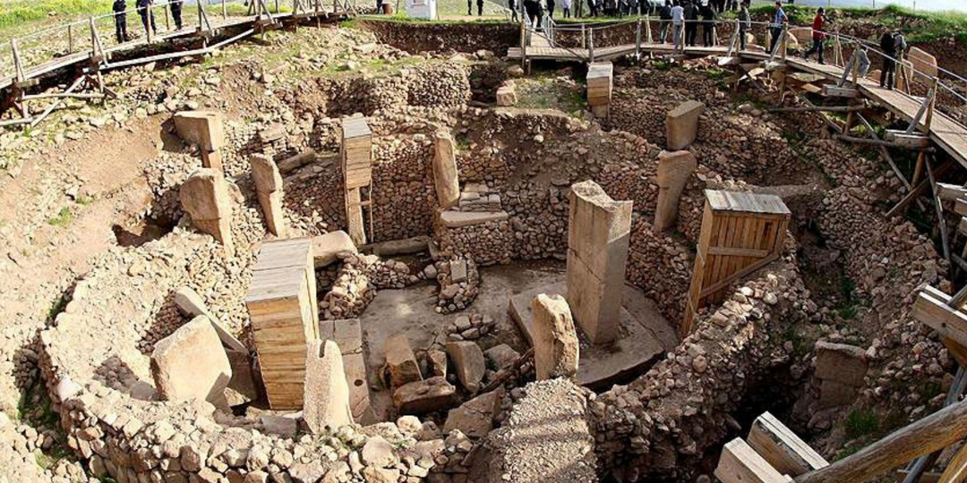 Археологи нашли 12 000-летний храм, который переписал историю цивилизации. Гёбекли-Тепе удивляет учёных