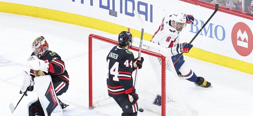 Овечкин поражает ворота Коммессо