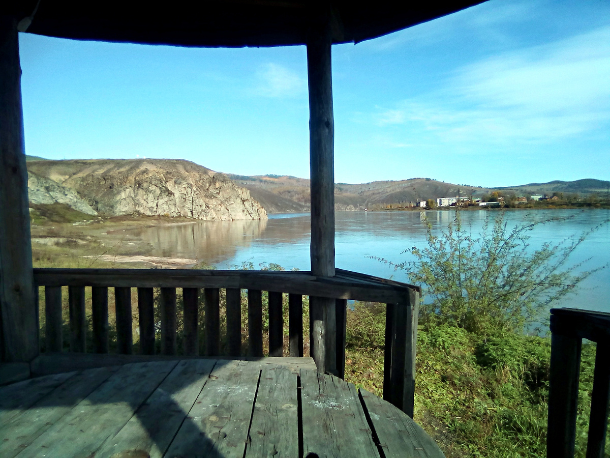 Могучая Шилка все так же несет неспешные воды в вечность