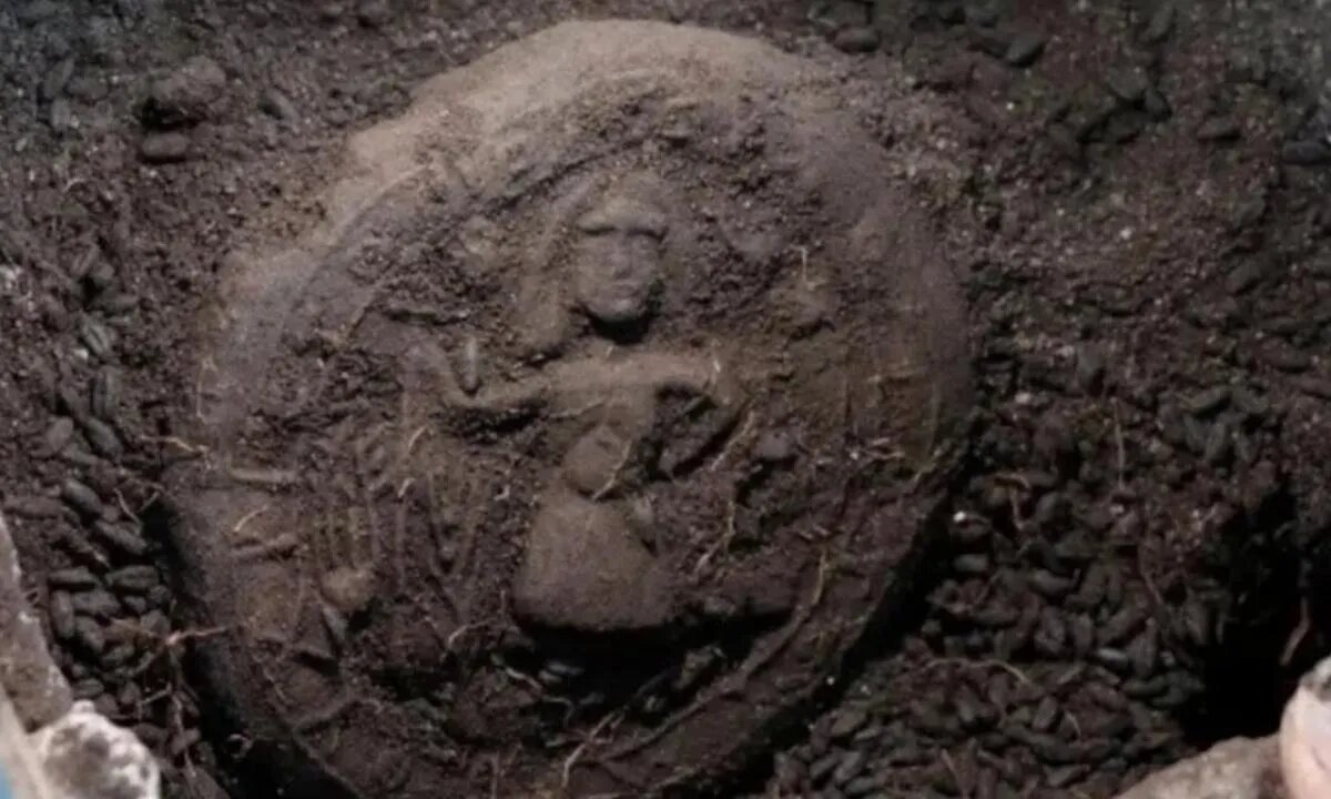 1300-летний хлеб с иконографией Христа. Изображение: https://www.trhaber.com/uploads/photos/2025/06/1760536430_f66818e71200f064a7d5.webp. 