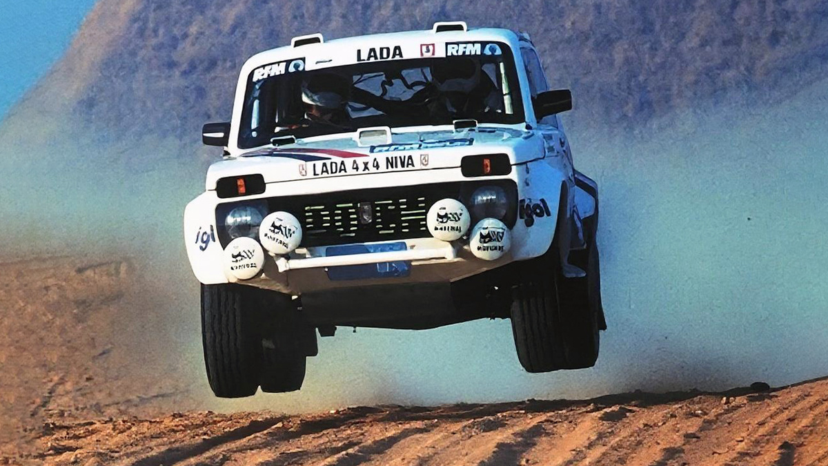 В 1981 году в ралли Париж-Дакар Нива под управлением экипажа Жан-Клода Бриавуана и Андре Делиэра финишировала третьей, в 1982-м - второй!