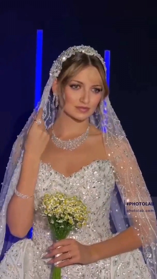 Свадьба была назначена на субботу.