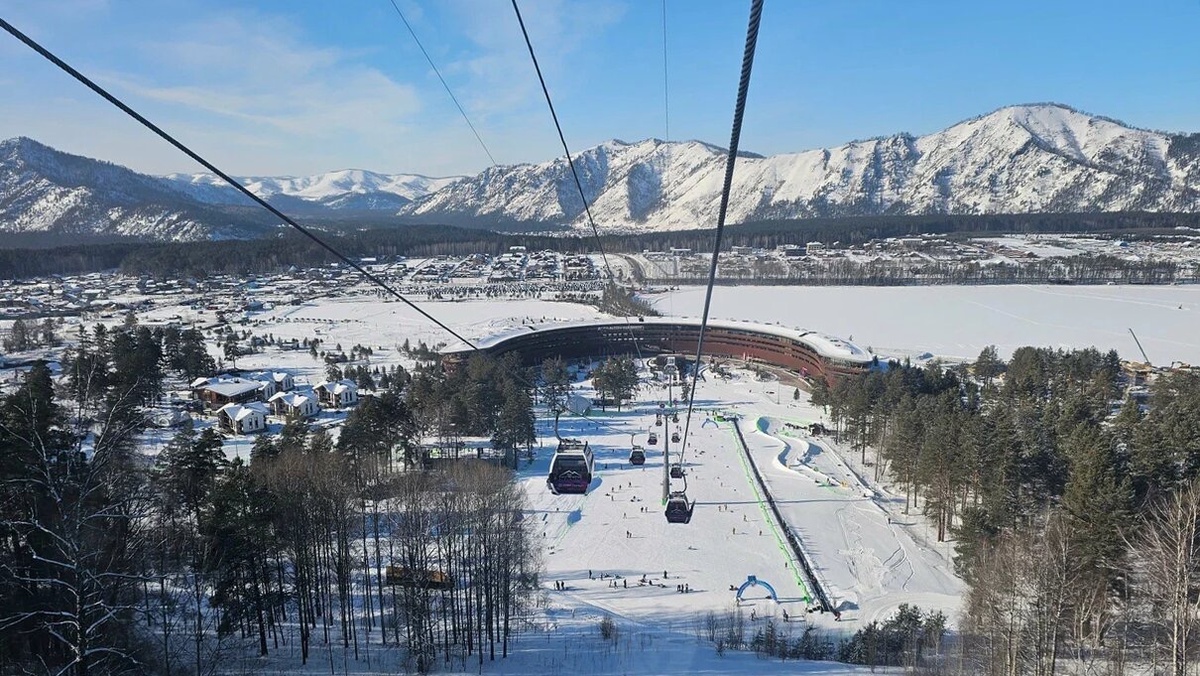 Сезон 2025–2026 в «Манжероке» стартовал в конце ноября 2025. За актуальными обновлениями можно следить в официальной группе курорта. В среднем сезон на курорте продолжается 150 дней. Фото: Елена Джафарова / Яндекс Карты