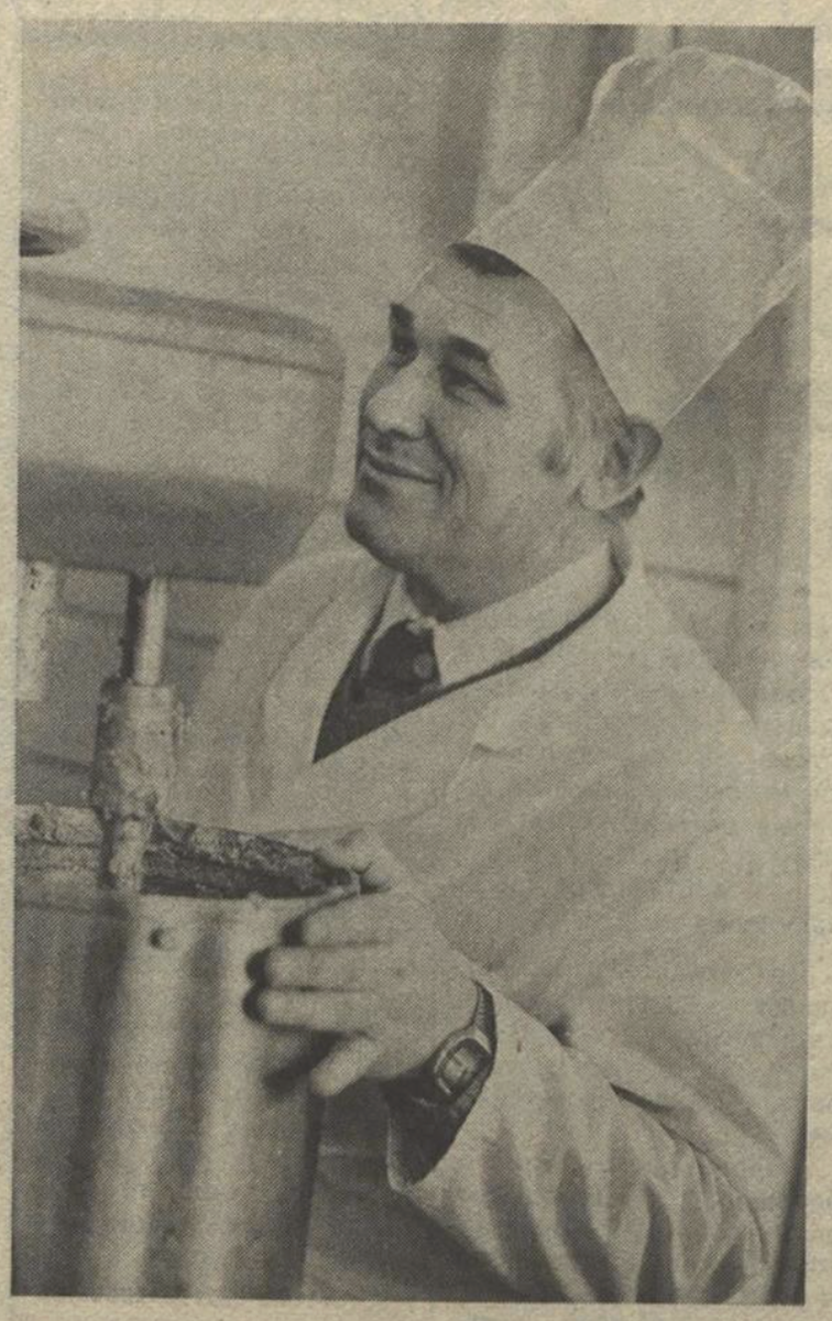 В.Ф. Кулаков. Если говорить современным языком, то это шеф-повар пирожковой. Из газеты "Вечерняя Москва" за 15 февраля 1982 года (№37).