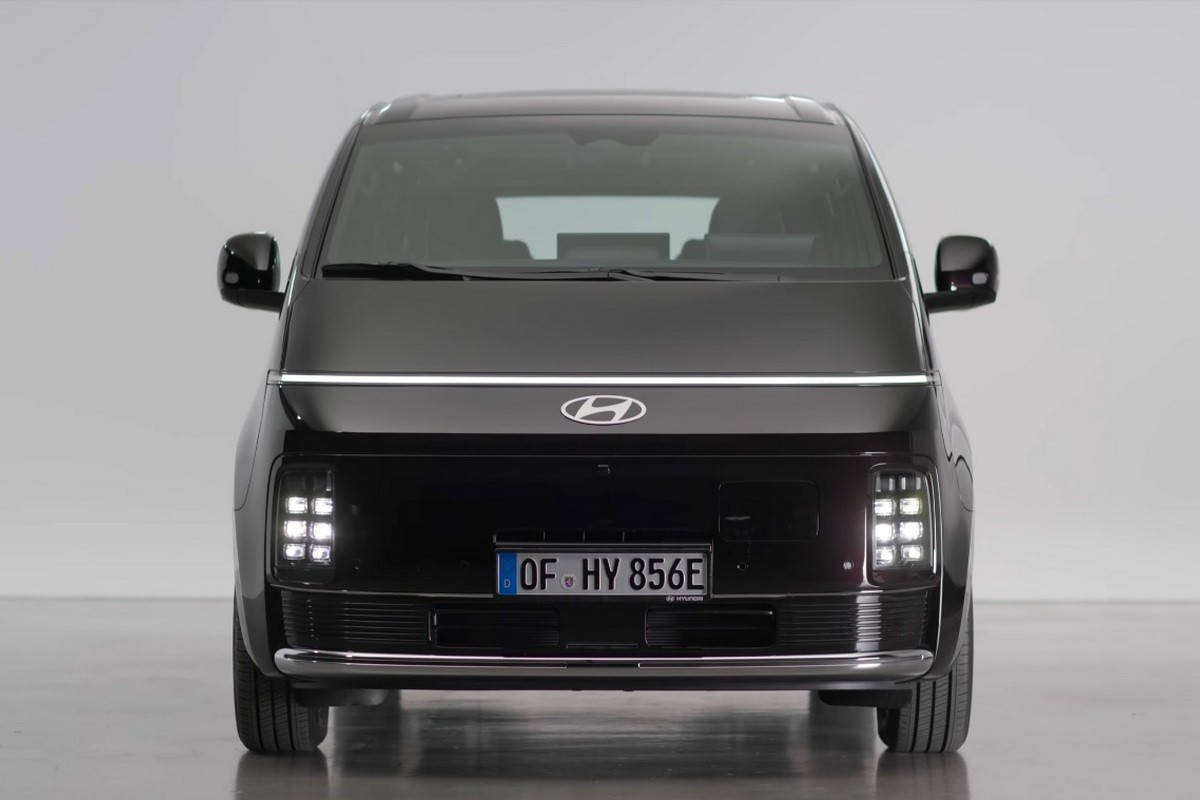 Передняя часть Hyundai Staria Electric 2026