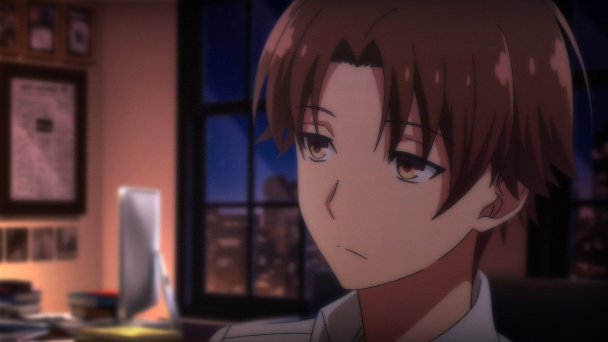 Слушает начальника (вспоминает сюжет Лимонных девочек)