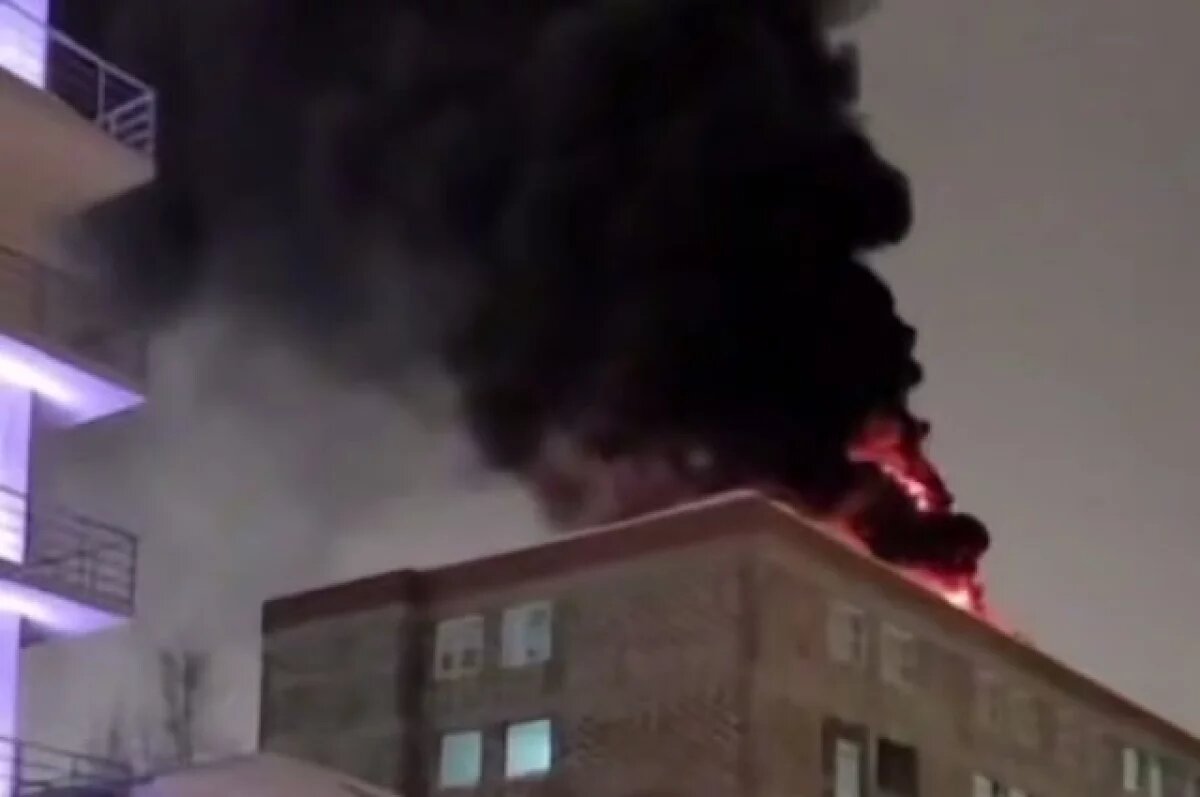    Ночью в Перми загорелась крыша строящейся гостиницы на Окулова