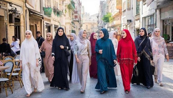    «Наденьте хиджаб ради солидарности»: президент Австрии призывает коренных жительниц страны отказаться от своей идентичности