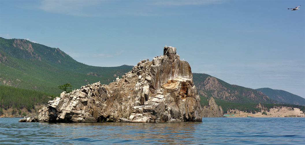 Бакланий камень на Байкале. Фото с сайта https://nature.baikal.ru/phs/ph.shtml?id=54268. Взято с Яндекс.Картинки
